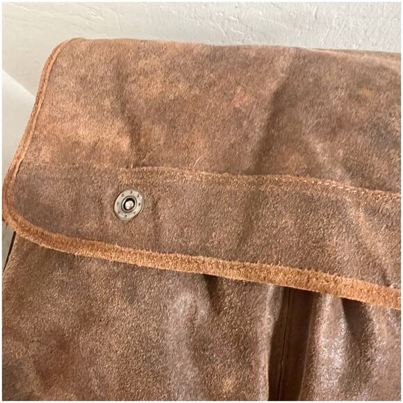 Wilson’s Leather Genuine Leather Messenger Back Large Brown Snap Button - Picture 5 of 13